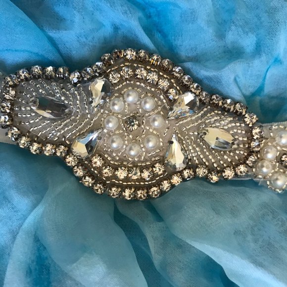 3/$15 Pearl and Rhinestone Glamorous Headband - Picture 3 of 3